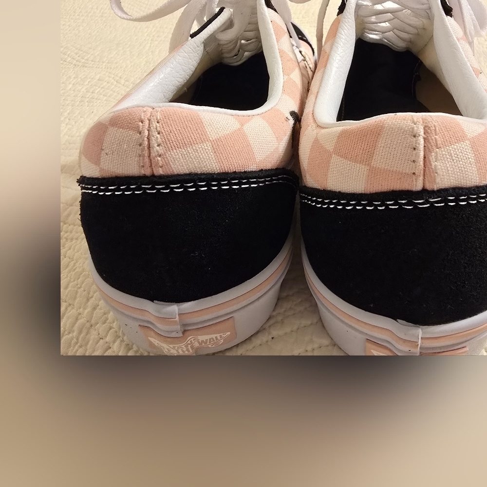 NIB Vans Old Skool Skater Sneaker With Embroidered Peaches Design - Picture 4 of 13